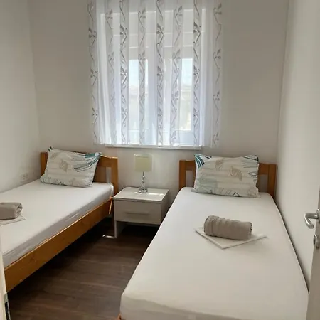 Apartment Anloma Lorainne Povljana