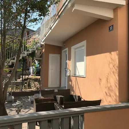 Anloma Lorainne Apartman *
